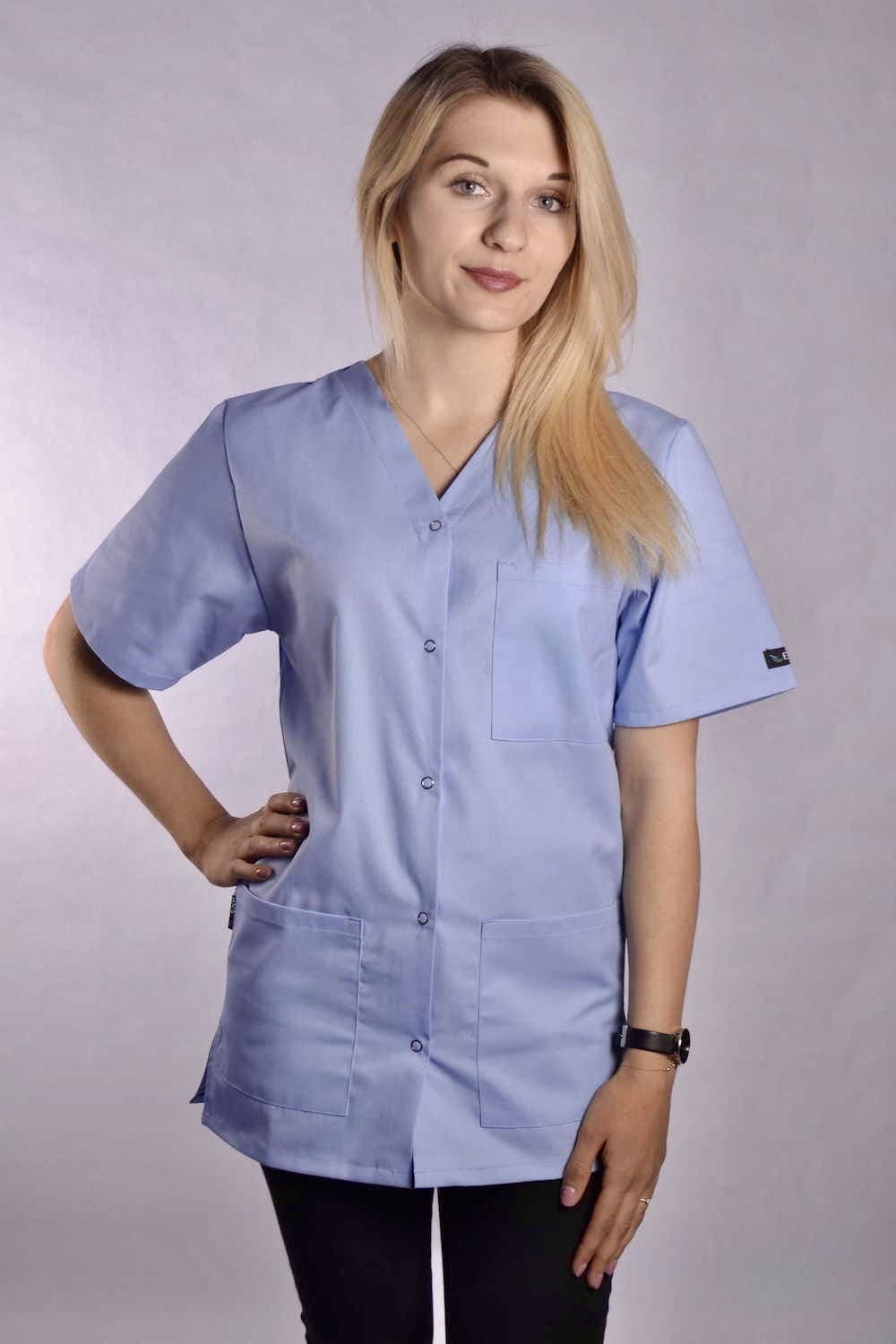 Bluza Medyczna Bianca z Napami Jasno Niebieska – bluzki medyczne damskie